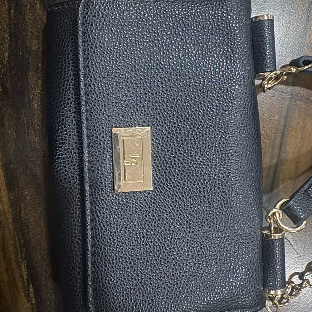 LG Black Crossbody Bag with Gold Chain - Picture 2 of 10